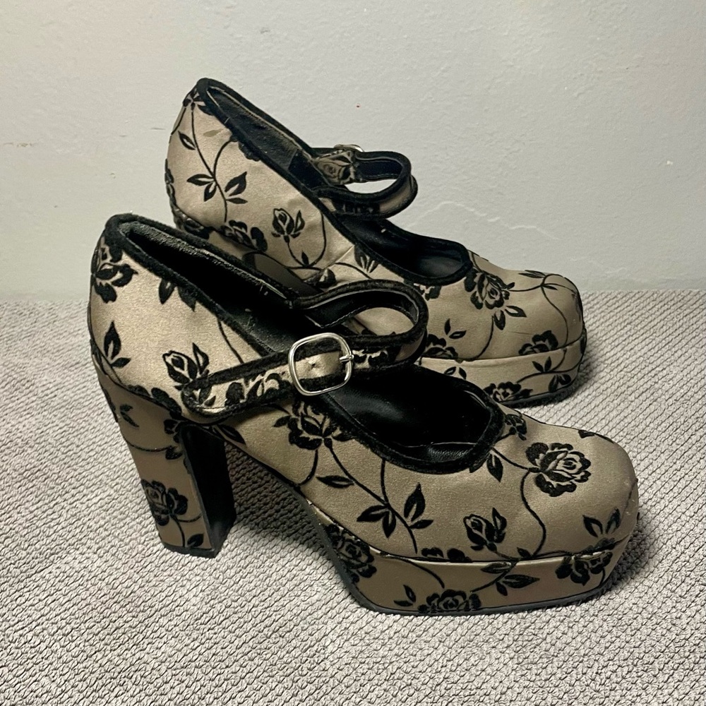 Steve Madden Mary Jane platform heels size 7 vintage 90s